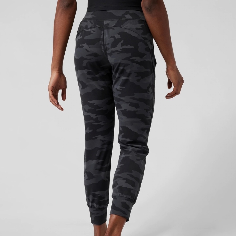 Athleta Womens’ Salutation Camo Jogger Size XXS - Picture 3 of 6